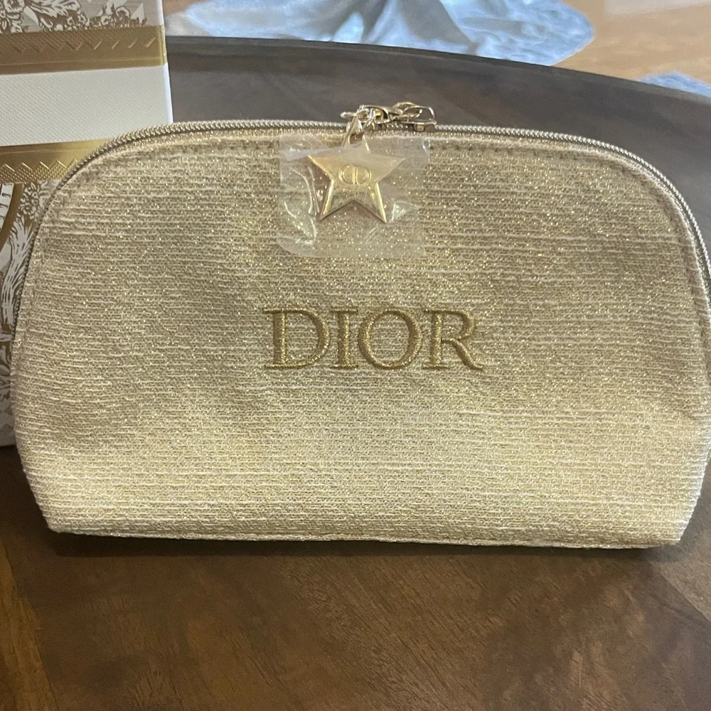 Christian Dior Box with Red velvet and Gold Metallic Cosmetic Bags, new. - Picture 3 of 8